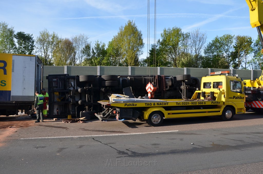 VU LKW umgestuerzt A 3 Rich Oberhausen Hoehe AS Koeln Koenigsforst P187.JPG - Miklos Laubert